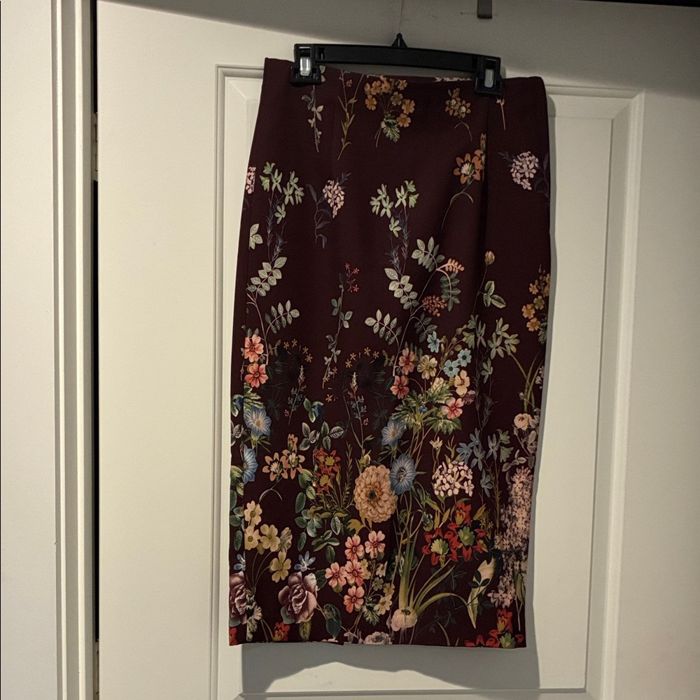 NWT Designer Floral Print pencil Skirt  in light Brown